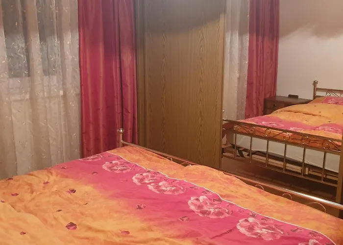 Singer Apartment Vols